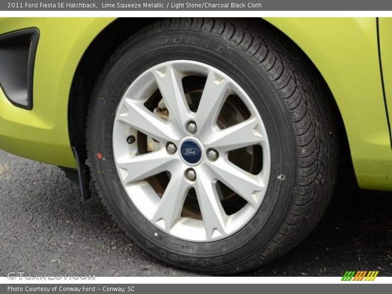 Lime Squeeze Metallic / Light Stone/Charcoal Black Cloth 2011 Ford Fiesta SE Hatchback