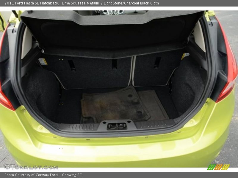 Lime Squeeze Metallic / Light Stone/Charcoal Black Cloth 2011 Ford Fiesta SE Hatchback