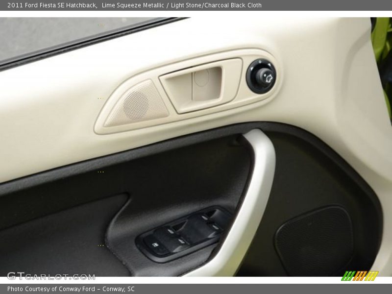 Lime Squeeze Metallic / Light Stone/Charcoal Black Cloth 2011 Ford Fiesta SE Hatchback