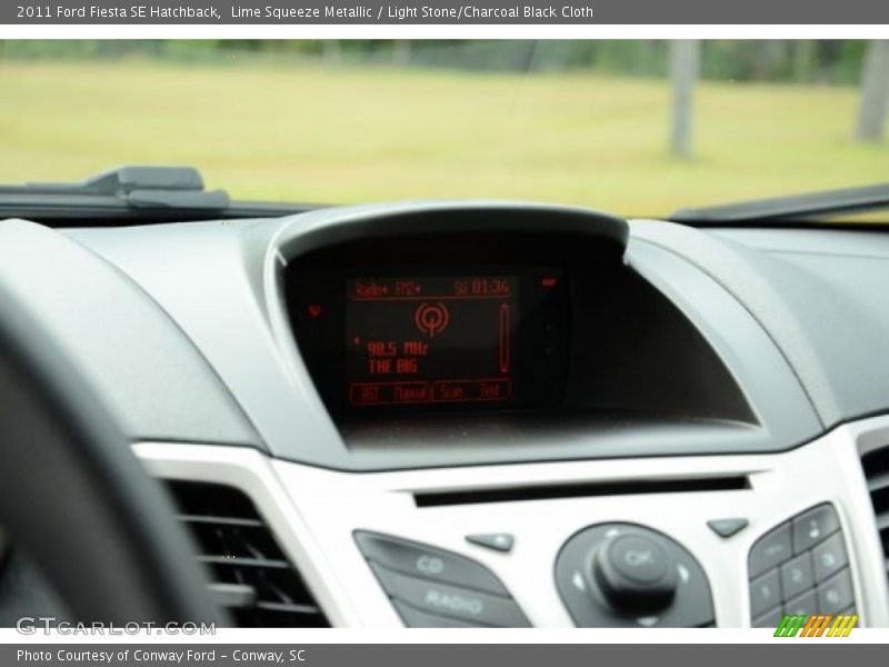 Lime Squeeze Metallic / Light Stone/Charcoal Black Cloth 2011 Ford Fiesta SE Hatchback