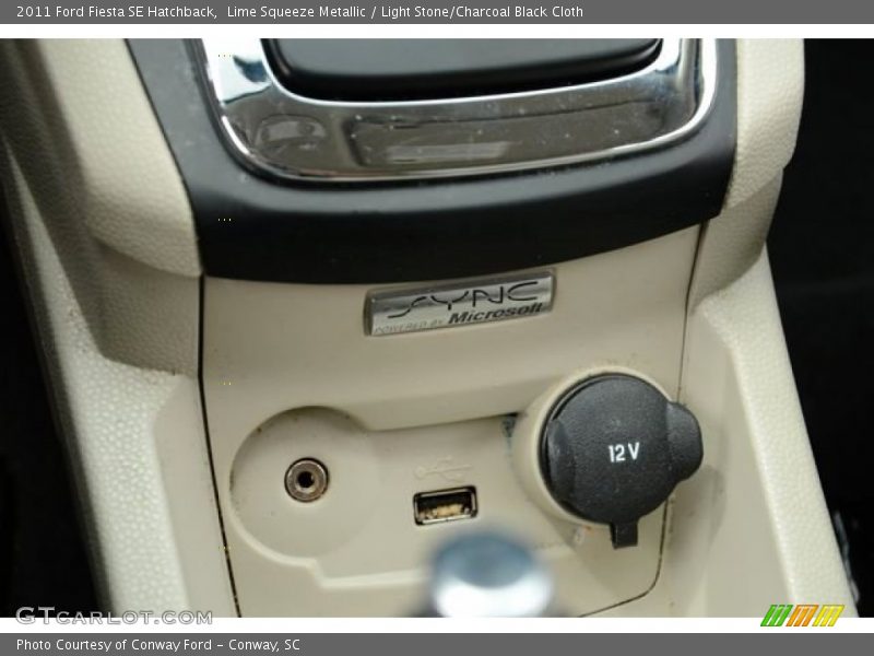 Lime Squeeze Metallic / Light Stone/Charcoal Black Cloth 2011 Ford Fiesta SE Hatchback