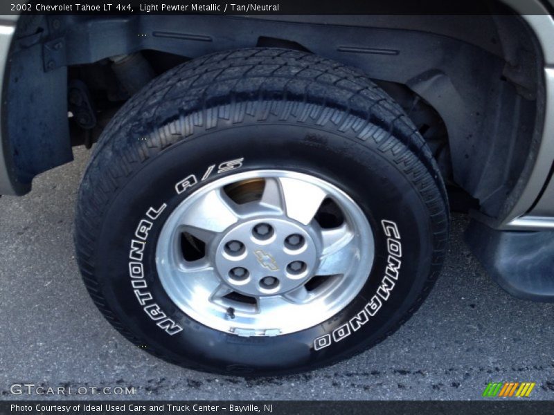 Light Pewter Metallic / Tan/Neutral 2002 Chevrolet Tahoe LT 4x4