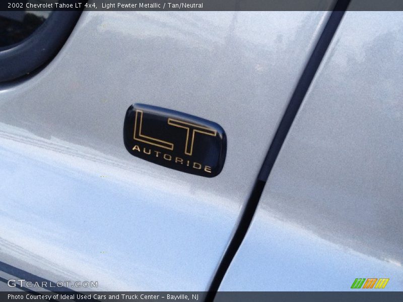 Light Pewter Metallic / Tan/Neutral 2002 Chevrolet Tahoe LT 4x4