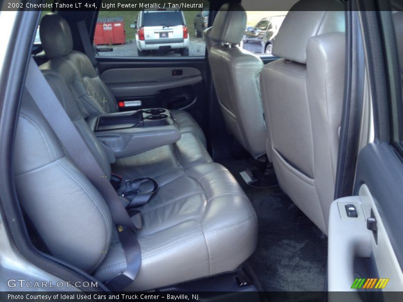 Light Pewter Metallic / Tan/Neutral 2002 Chevrolet Tahoe LT 4x4