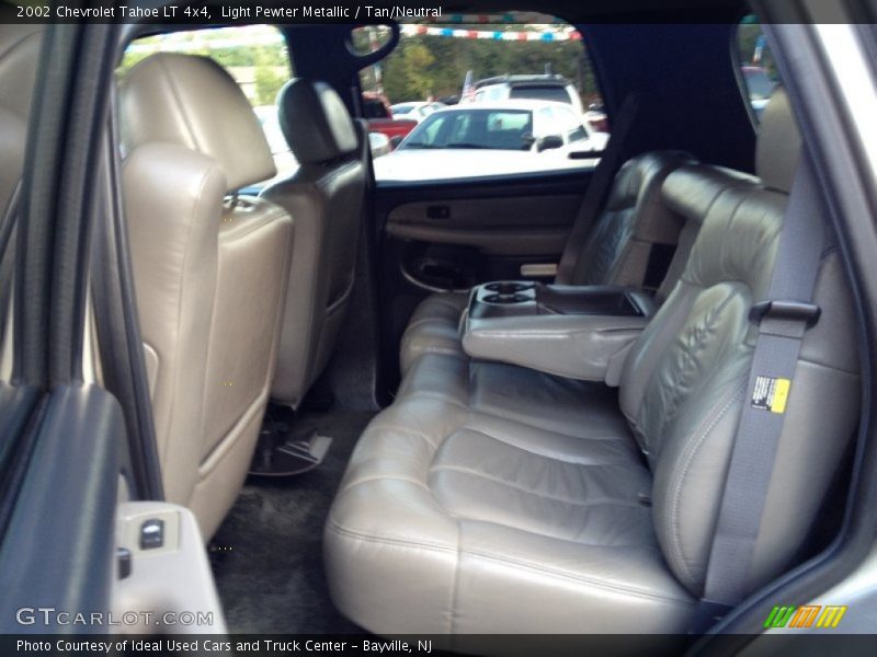 Light Pewter Metallic / Tan/Neutral 2002 Chevrolet Tahoe LT 4x4