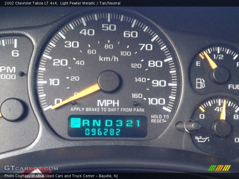Light Pewter Metallic / Tan/Neutral 2002 Chevrolet Tahoe LT 4x4