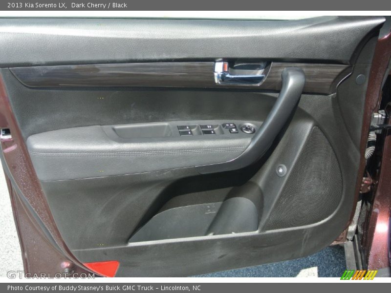 Dark Cherry / Black 2013 Kia Sorento LX