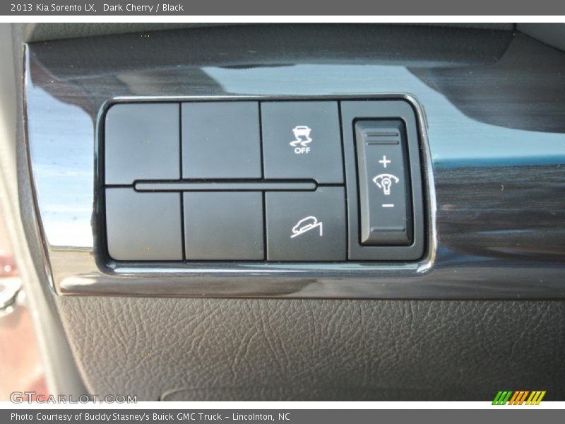 Dark Cherry / Black 2013 Kia Sorento LX
