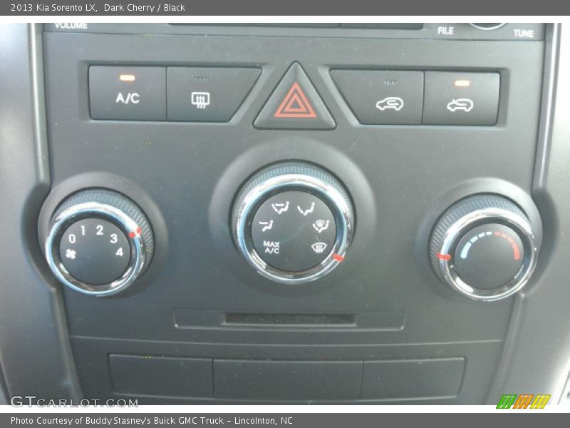 Dark Cherry / Black 2013 Kia Sorento LX