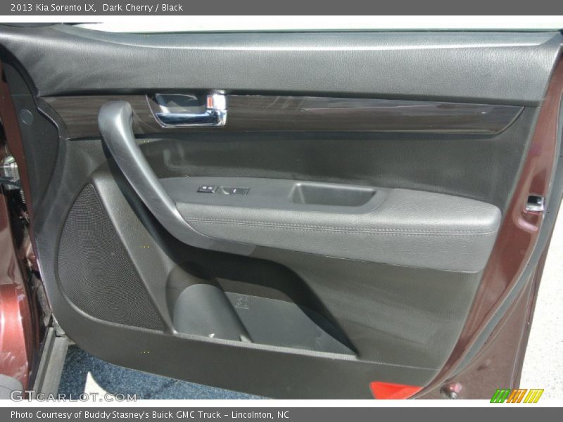 Dark Cherry / Black 2013 Kia Sorento LX