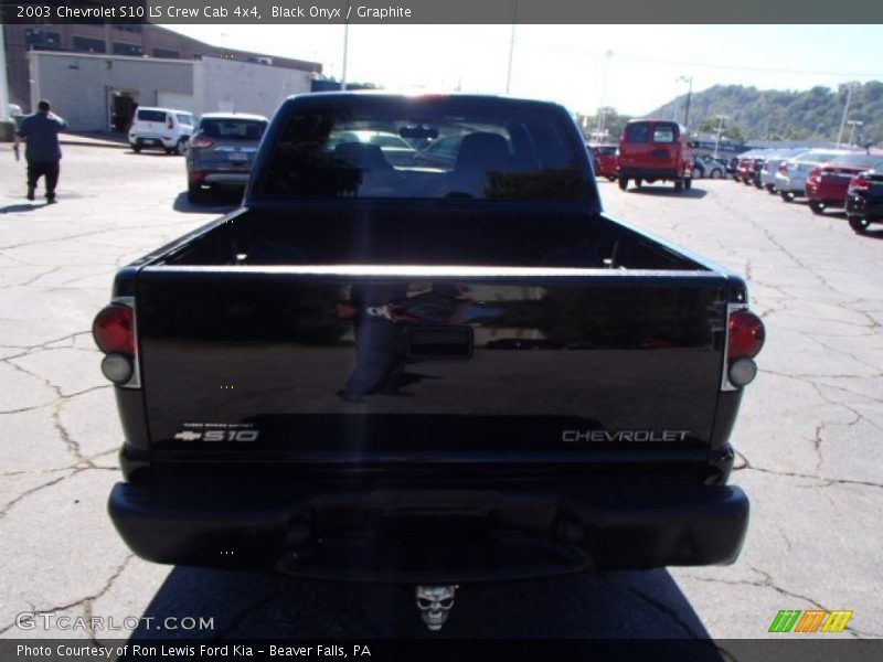 Black Onyx / Graphite 2003 Chevrolet S10 LS Crew Cab 4x4