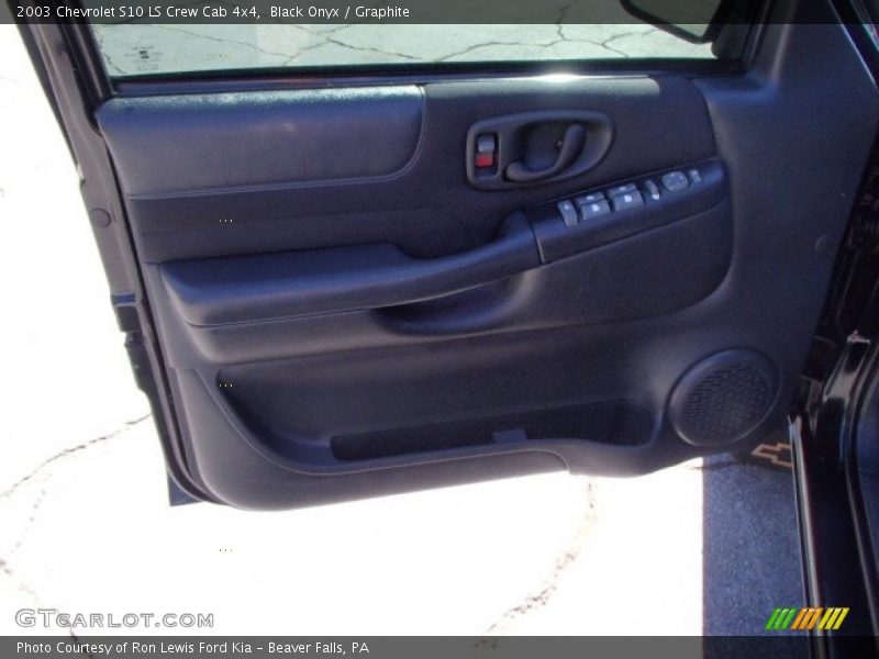 Black Onyx / Graphite 2003 Chevrolet S10 LS Crew Cab 4x4