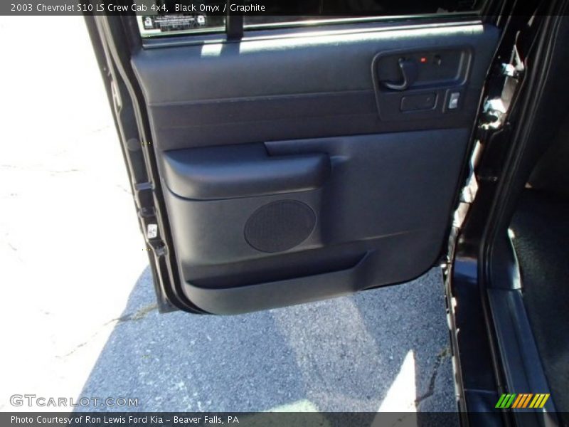Black Onyx / Graphite 2003 Chevrolet S10 LS Crew Cab 4x4