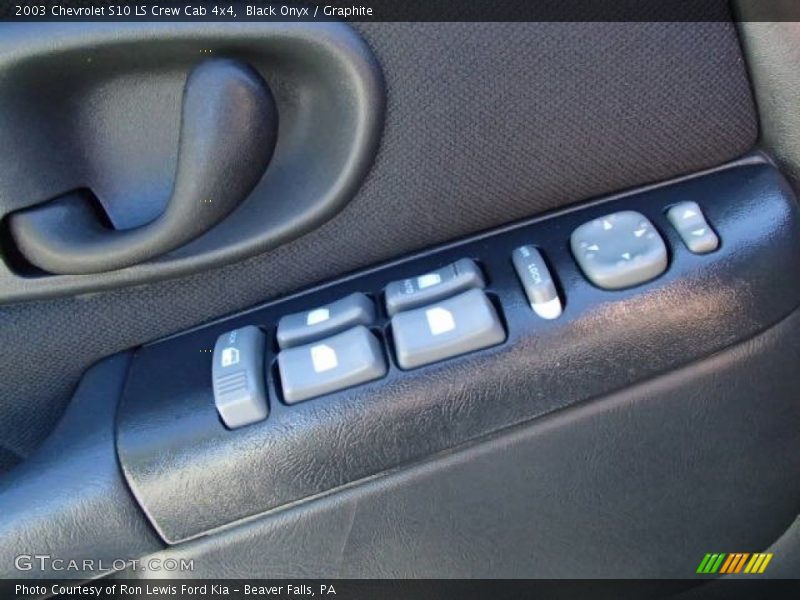 Black Onyx / Graphite 2003 Chevrolet S10 LS Crew Cab 4x4