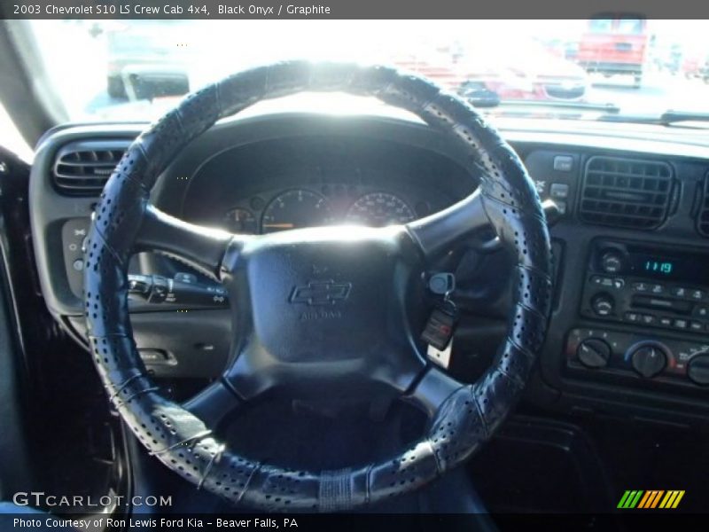 Black Onyx / Graphite 2003 Chevrolet S10 LS Crew Cab 4x4