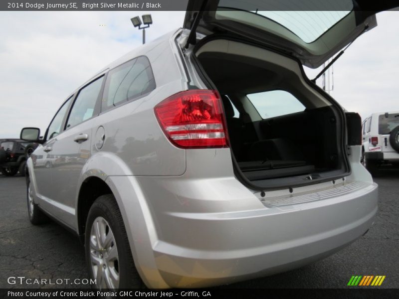 Bright Silver Metallic / Black 2014 Dodge Journey SE
