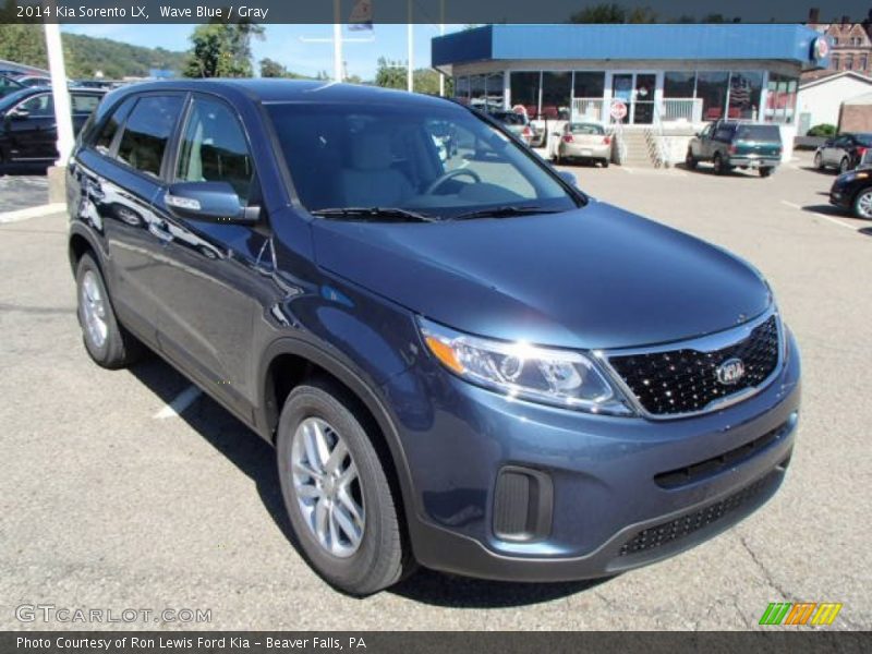 Front 3/4 View of 2014 Sorento LX