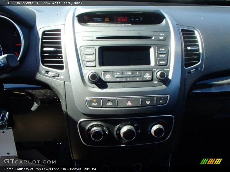 Snow White Pearl / Black 2014 Kia Sorento LX