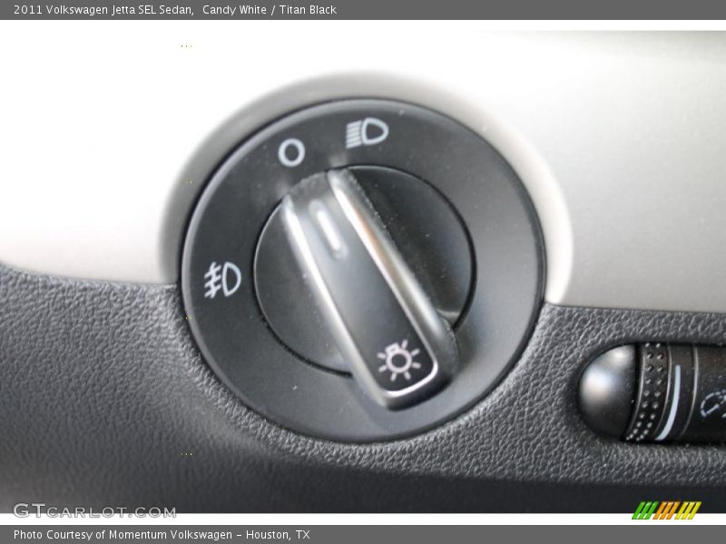 Candy White / Titan Black 2011 Volkswagen Jetta SEL Sedan