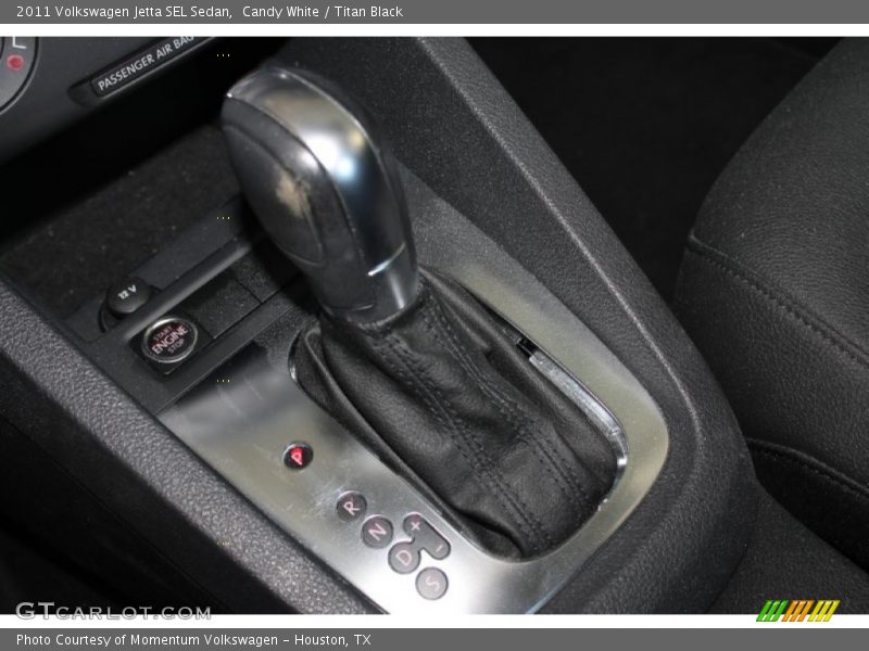 Candy White / Titan Black 2011 Volkswagen Jetta SEL Sedan
