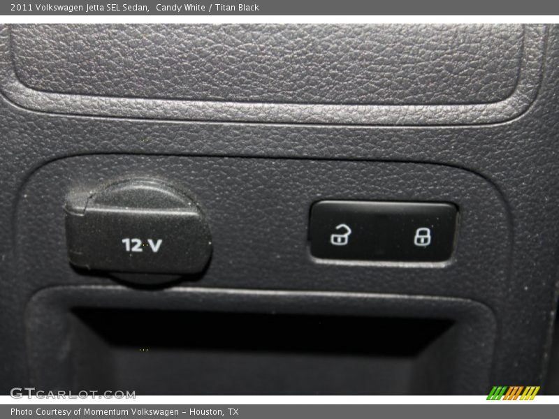 Candy White / Titan Black 2011 Volkswagen Jetta SEL Sedan