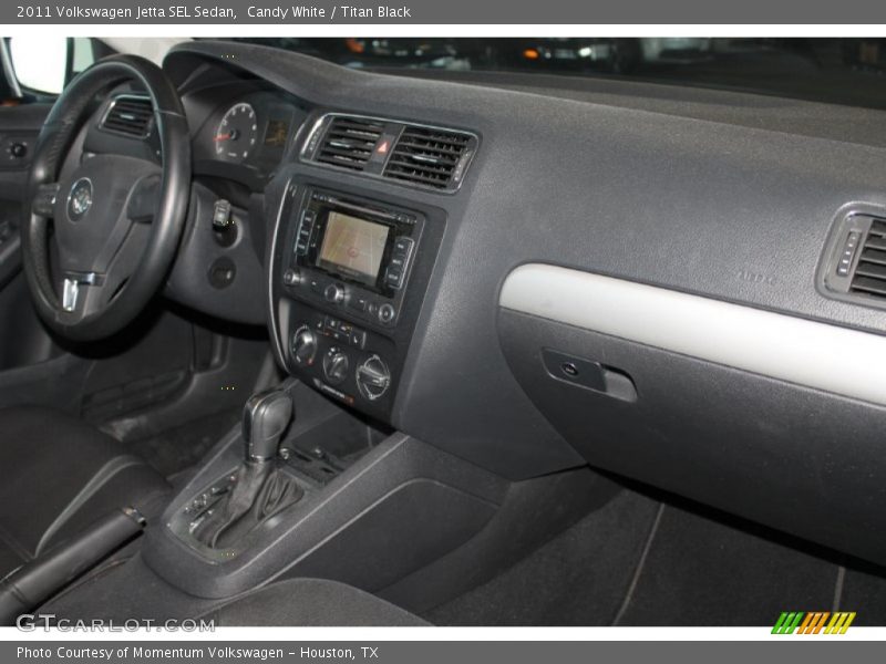 Candy White / Titan Black 2011 Volkswagen Jetta SEL Sedan