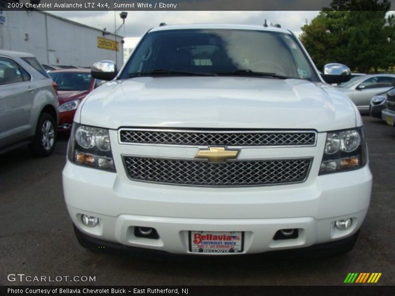 Summit White / Ebony 2009 Chevrolet Avalanche LTZ 4x4