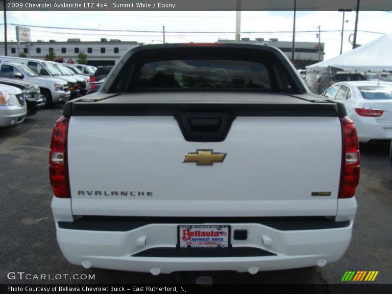 Summit White / Ebony 2009 Chevrolet Avalanche LTZ 4x4