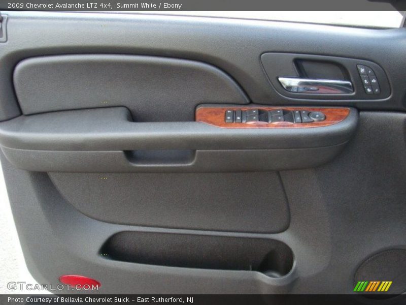 Summit White / Ebony 2009 Chevrolet Avalanche LTZ 4x4