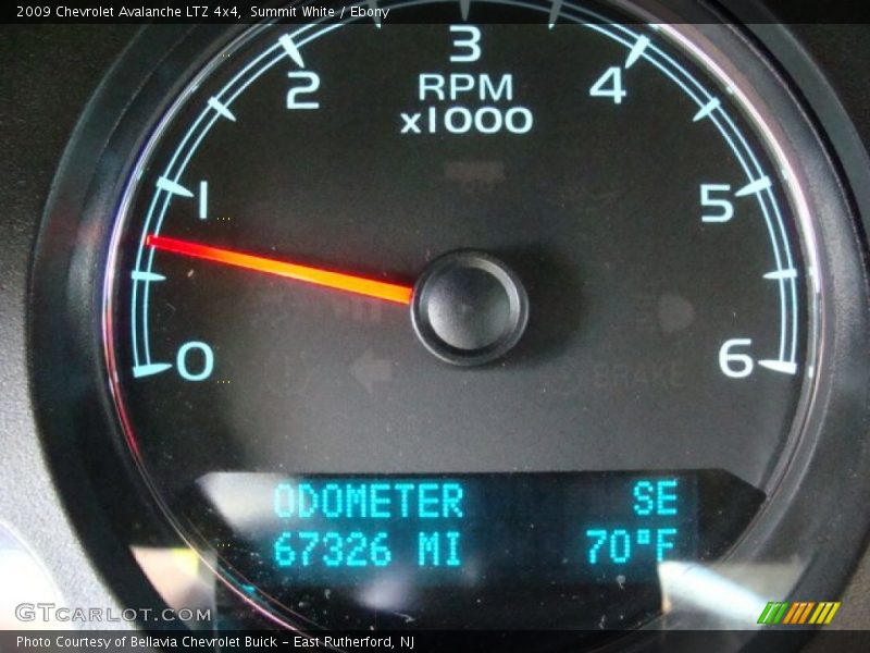 Summit White / Ebony 2009 Chevrolet Avalanche LTZ 4x4