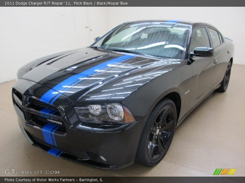Front 3/4 View of 2011 Charger R/T Mopar '11
