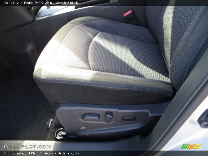 Silver Ice Metallic / Black 2011 Nissan Rogue SV