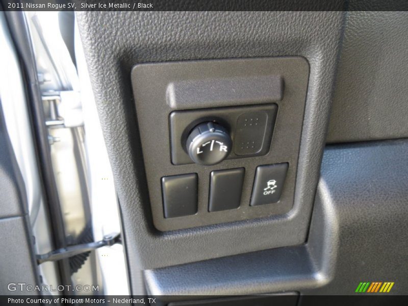 Silver Ice Metallic / Black 2011 Nissan Rogue SV