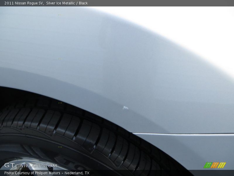 Silver Ice Metallic / Black 2011 Nissan Rogue SV