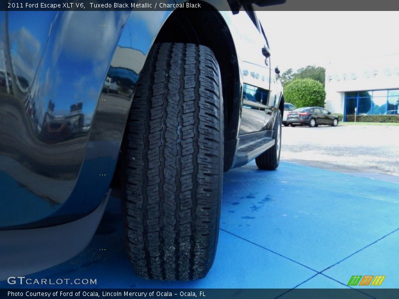Tuxedo Black Metallic / Charcoal Black 2011 Ford Escape XLT V6
