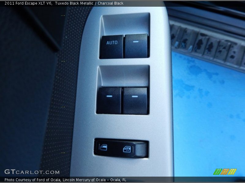 Tuxedo Black Metallic / Charcoal Black 2011 Ford Escape XLT V6