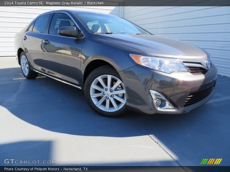 Magnetic Gray Metallic / Black/Ash 2014 Toyota Camry SE