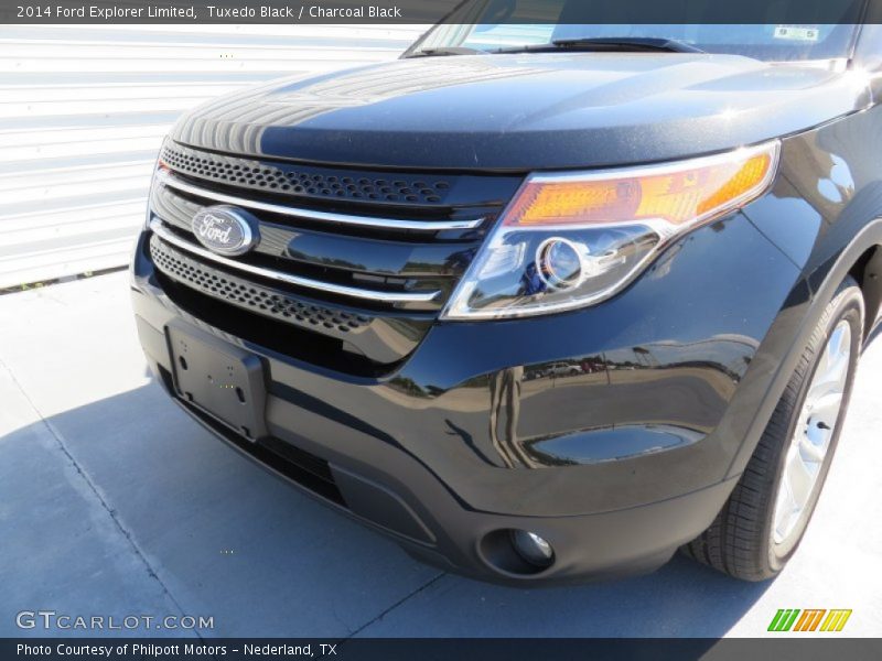 Tuxedo Black / Charcoal Black 2014 Ford Explorer Limited