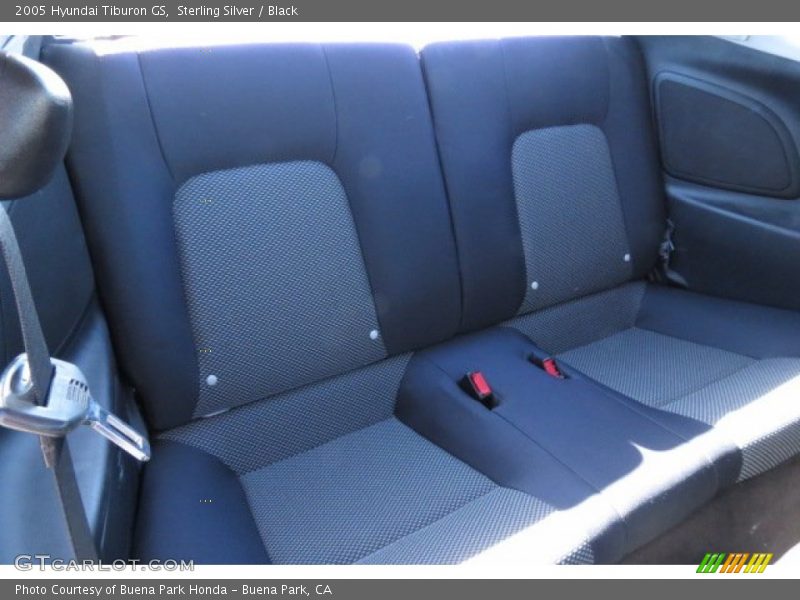 Sterling Silver / Black 2005 Hyundai Tiburon GS