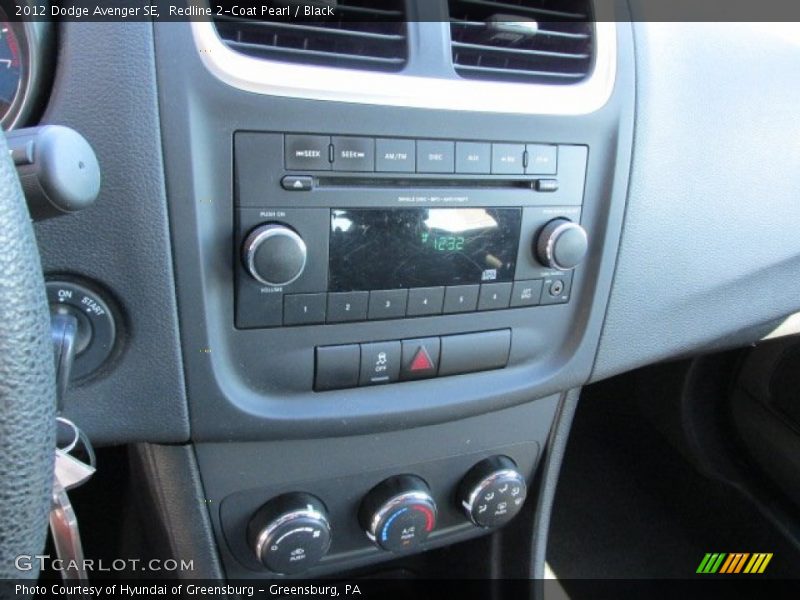 Redline 2-Coat Pearl / Black 2012 Dodge Avenger SE