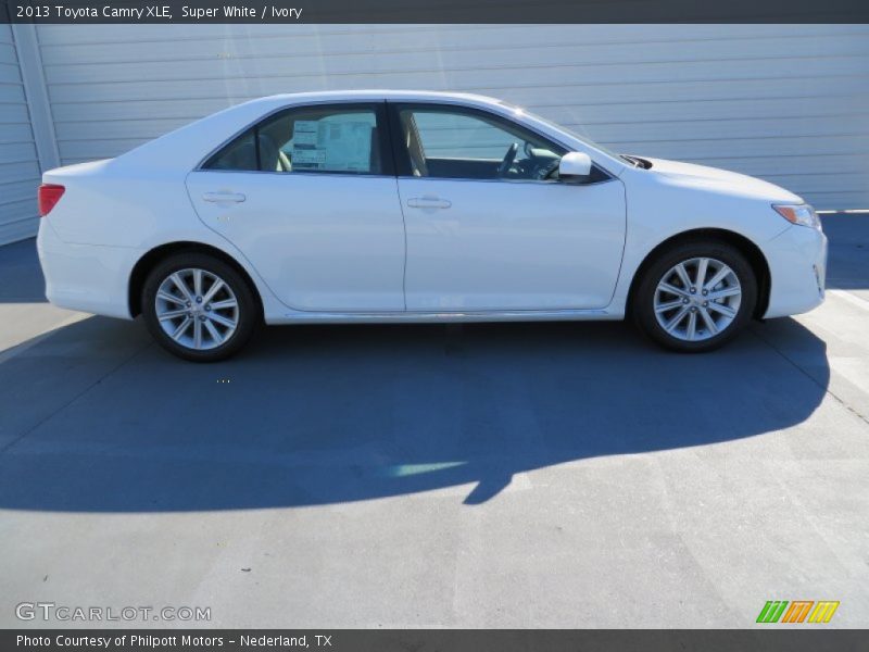 Super White / Ivory 2013 Toyota Camry XLE