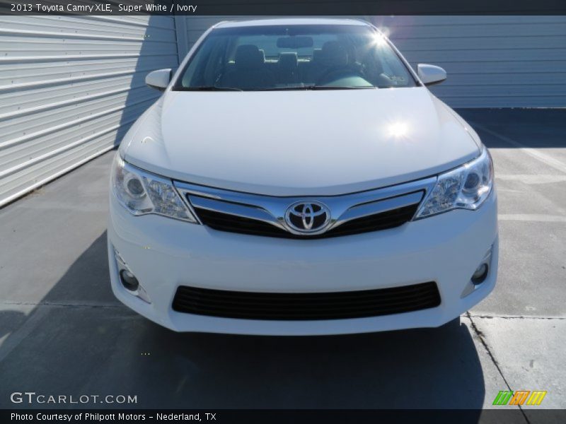 Super White / Ivory 2013 Toyota Camry XLE