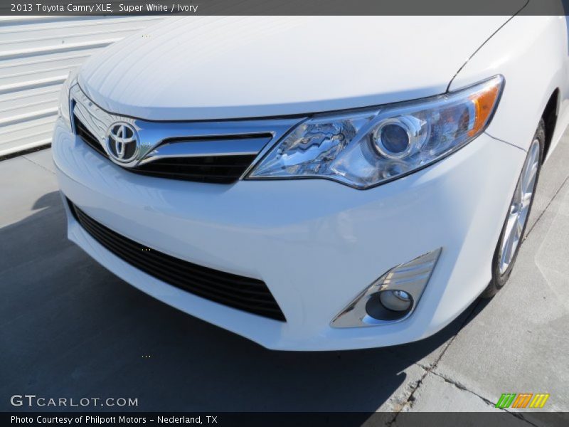 Super White / Ivory 2013 Toyota Camry XLE
