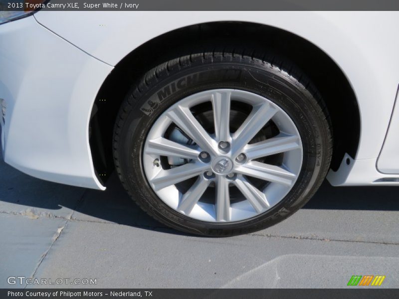 Super White / Ivory 2013 Toyota Camry XLE