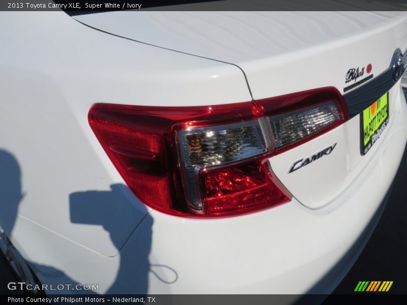 Super White / Ivory 2013 Toyota Camry XLE