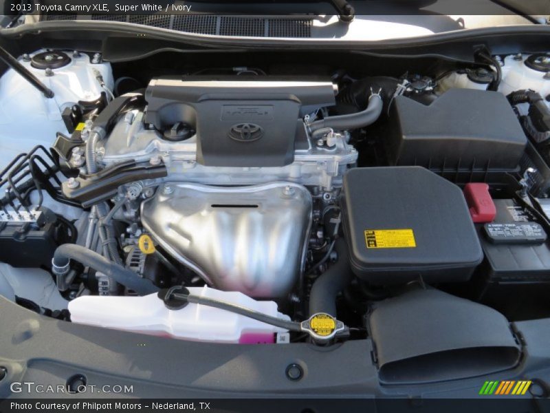 Super White / Ivory 2013 Toyota Camry XLE