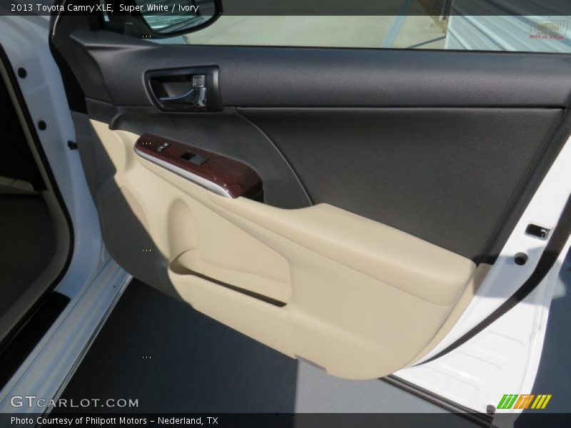 Super White / Ivory 2013 Toyota Camry XLE