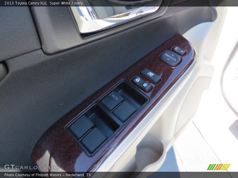 Super White / Ivory 2013 Toyota Camry XLE