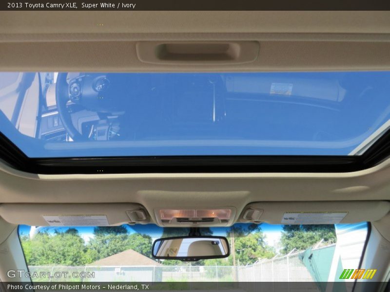 Super White / Ivory 2013 Toyota Camry XLE