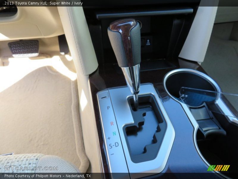 Super White / Ivory 2013 Toyota Camry XLE